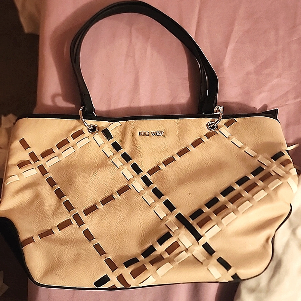 Laddies Nine West purse and matching wallet.